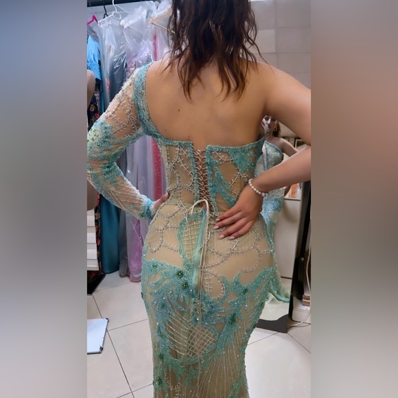 Fully beaded one shoulder mermaid dress - Picture 5 of 5